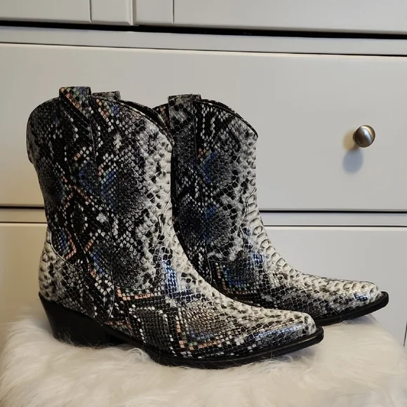 Women's Snakeskin Western Boots NWOT - Picture 2 of 7